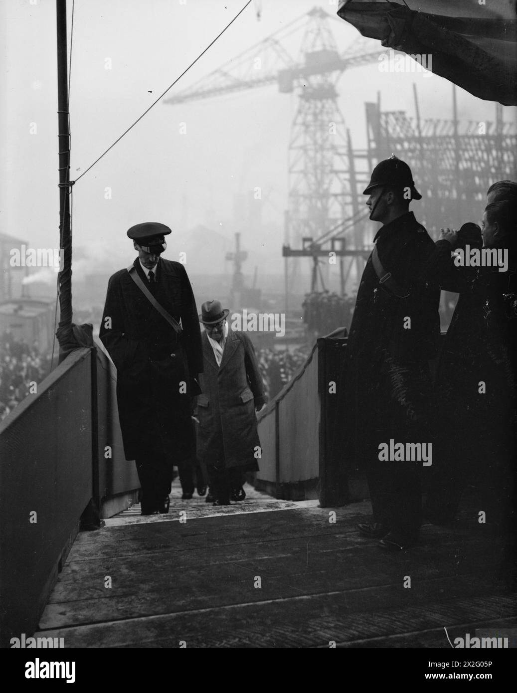 Il re delle SS Haakon VII fu varato a Glasgow il 19 dicembre 1941 per i Marines mercantili norvegesi, con re Haakon che partecipò alla cerimonia sulla piattaforma. Foto Stock Il re delle SS Haakon VII fu varato a Glasgow il 19 dicembre 1941 per i Marines mercantili norvegesi, con re Haakon che partecipò alla cerimonia sulla piattaforma. Foto Stock