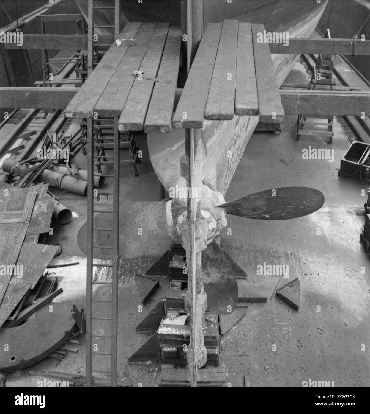Nel 1943, Cecil Beaton fotografò l'elica di una nave posizionata nel bacino di carenaggio dei cantieri di Tyne. Foto Stock