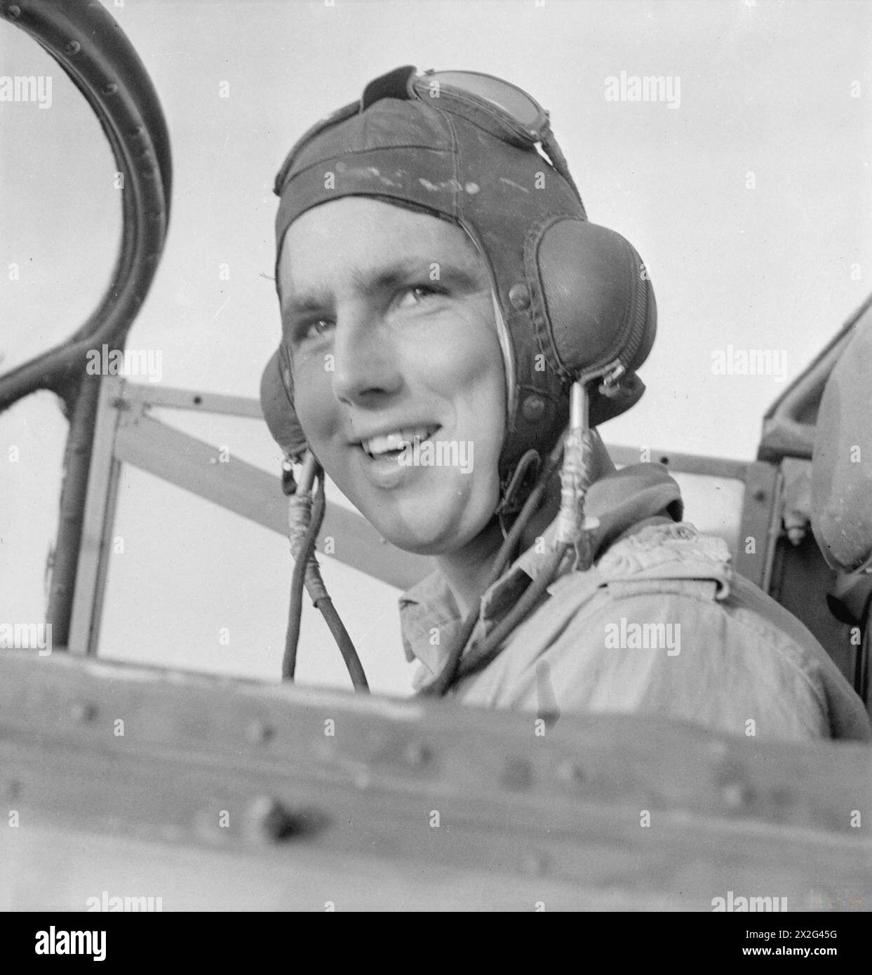 Il fotografo Cecil Beaton ha documentato luoghi ed eventi in Medio Oriente tra febbraio e luglio 1942, catturando ambienti di guerra e presenza militare. Foto Stock Il fotografo Cecil Beaton ha documentato luoghi ed eventi in Medio Oriente tra febbraio e luglio 1942, catturando ambienti di guerra e presenza militare. Foto Stock