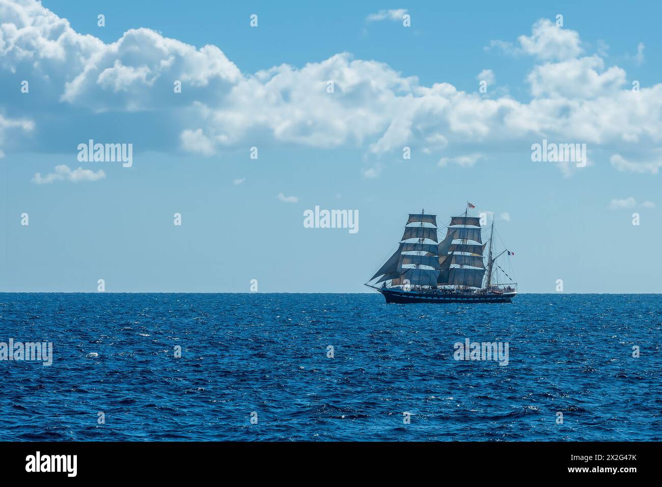 Storica nave francese a tre alberi Belem in mare Foto Stock