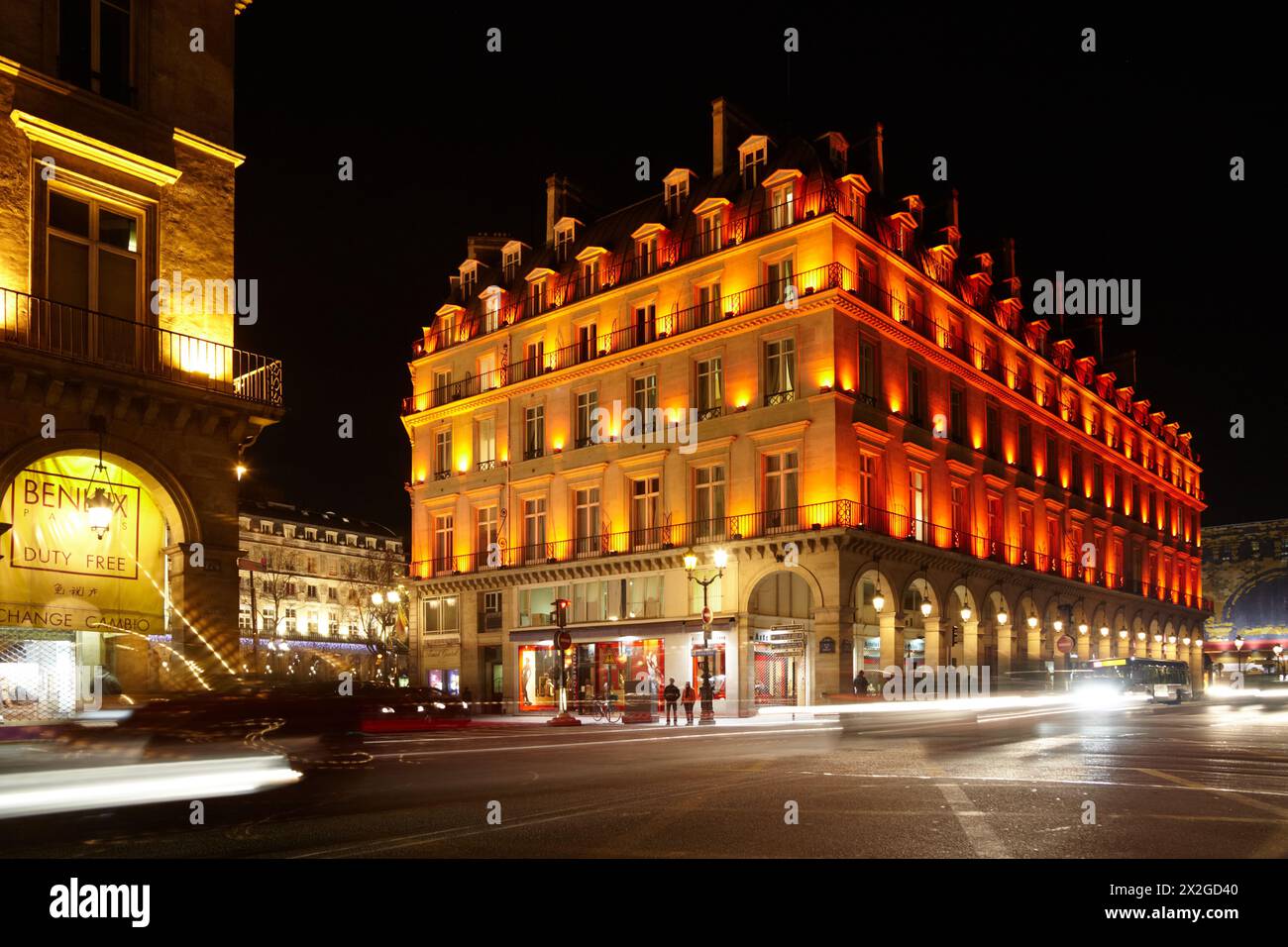 PARIGI - 1° GENNAIO: Crocevia di Rue de Rohan e Rue de Rivoli, 1° gennaio 2010, Parigi, Francia. Rue de Rivolu corre parallela alla Senna e al conn Foto Stock