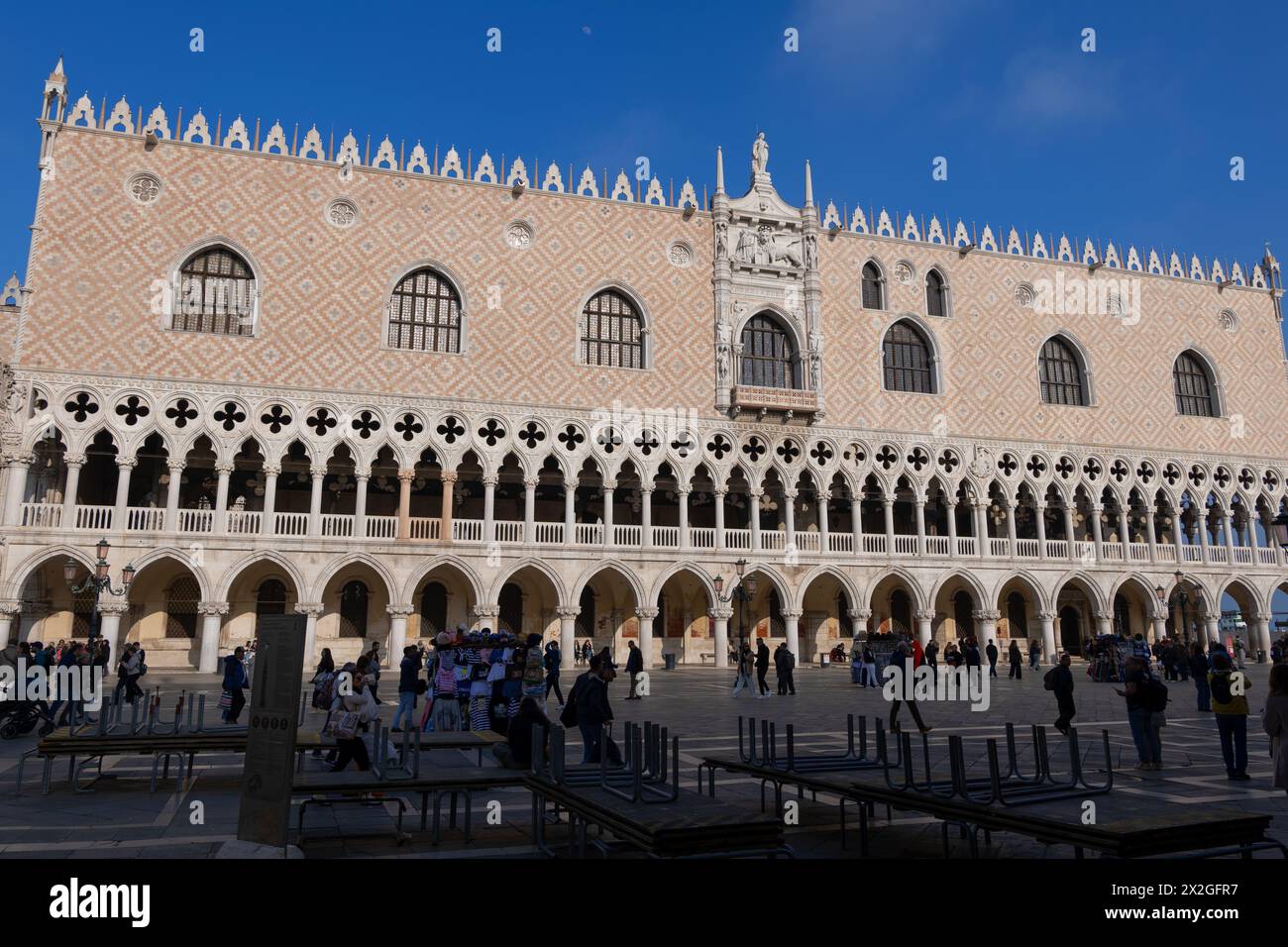 Venezia, Italia - 19 marzo 2024 - Palazzo Ducale, simbolo della città in stile gotico veneziano dal 1340. Foto Stock