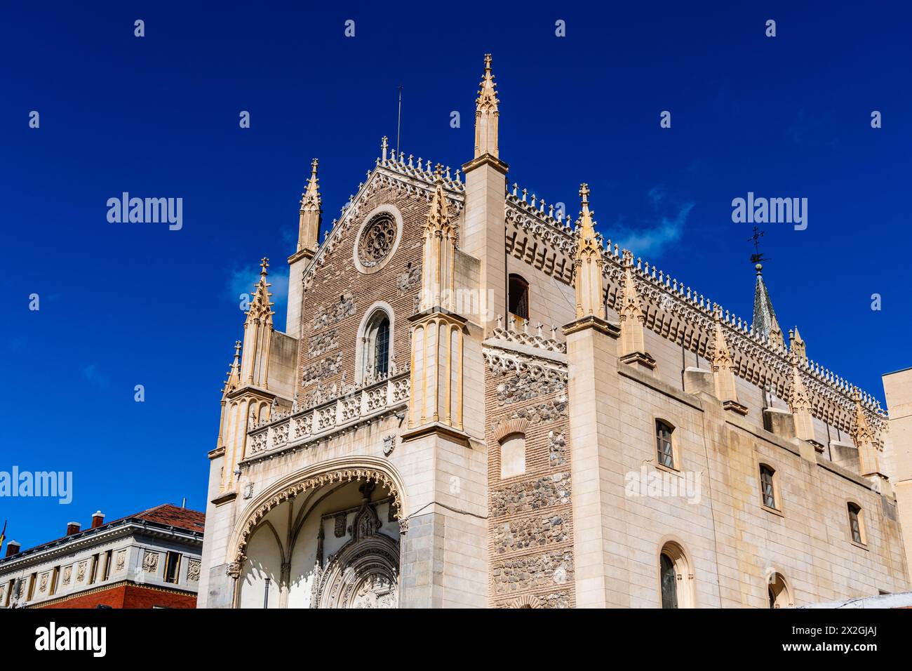 Chiesa di San Jeronimo el Real o San Girolamo reale contro il cielo blu. Foto Stock