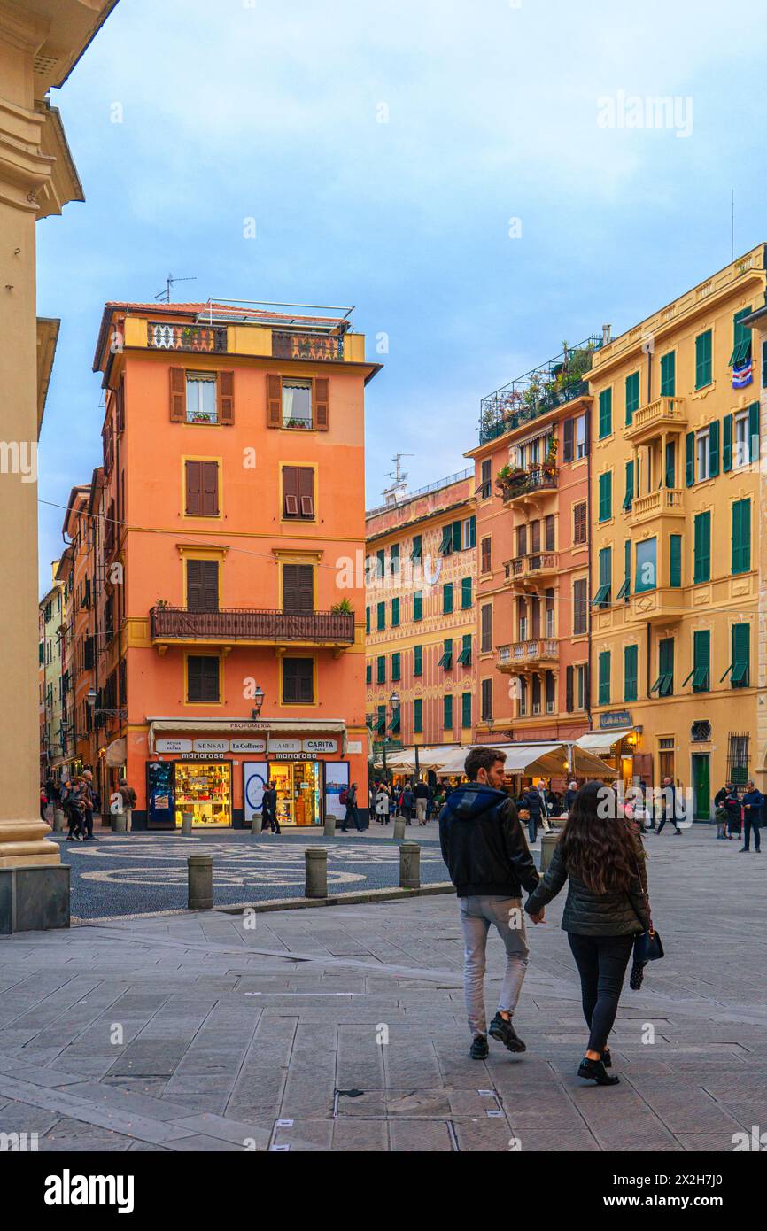 Piazza Capresa a Santa Margherita Ligure - popolare meta turistica d'estate in Italia. Foto Stock
