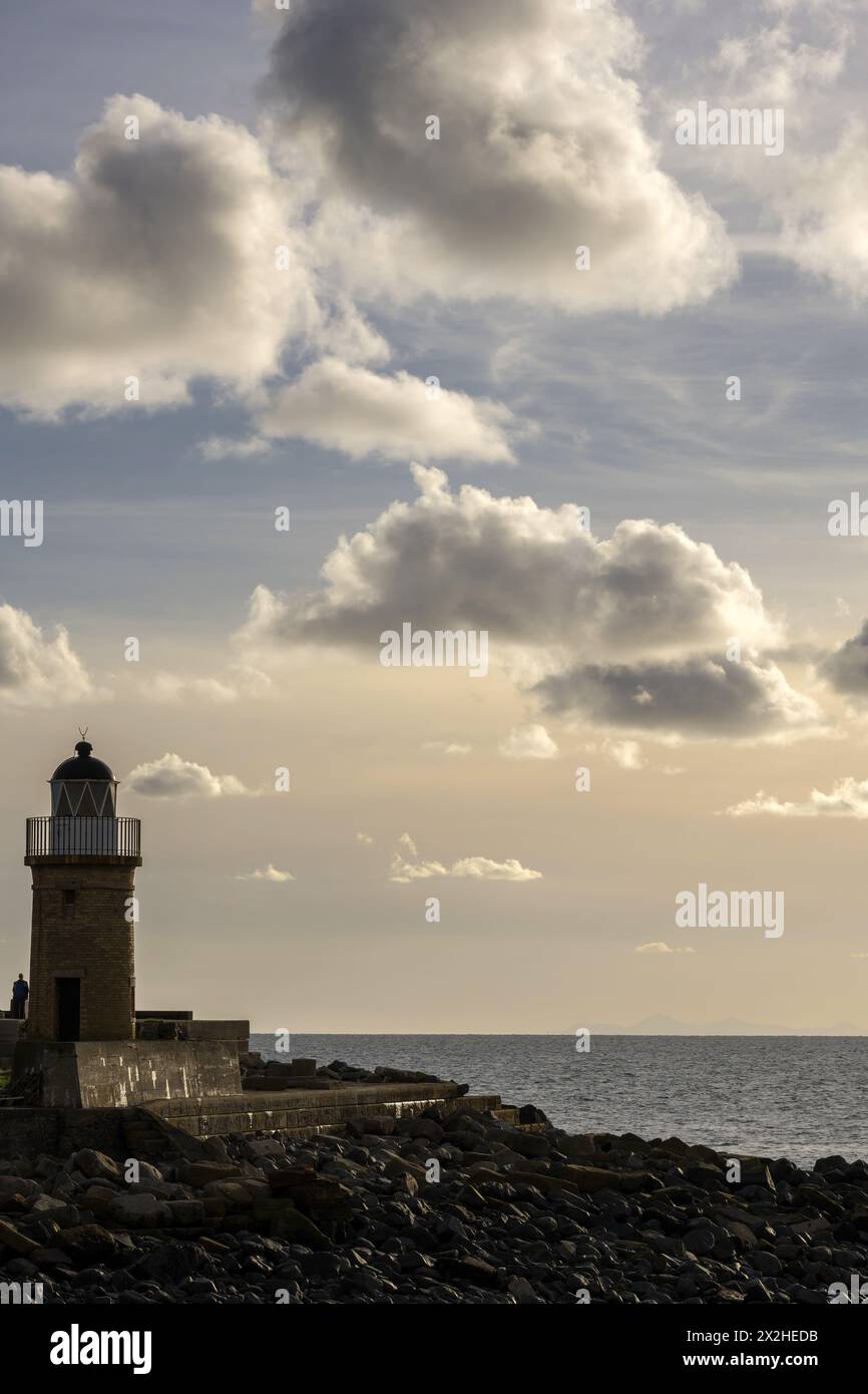 Faro e mare di Portpatrick, Dumfries e Galloway, Scozia Foto Stock