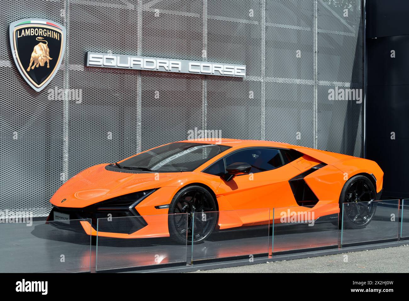 Imola, Italia. 21 aprile 2024: Lamborghini Revuelto. Supercar successore di Aventador, la prima del marchio ad adottare una S propulsione ibrida plug-in Foto Stock