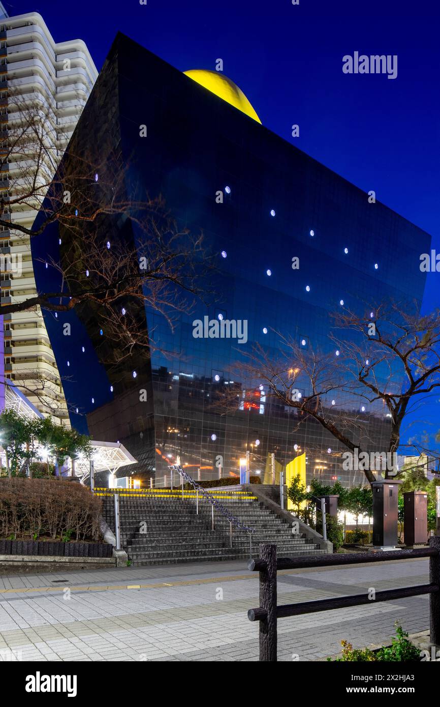 Asahi Beer Hall, Tokyo, progettata dall'architetto francese Philippe Sarck Foto Stock