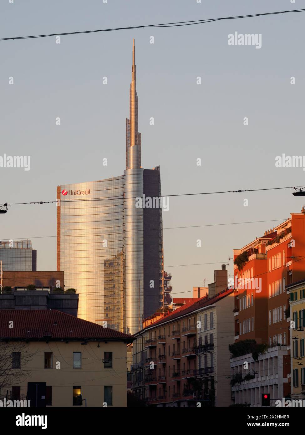 Edifici storici e moderni lungo via San Marco a Milano, Lombardia, Italia Foto Stock