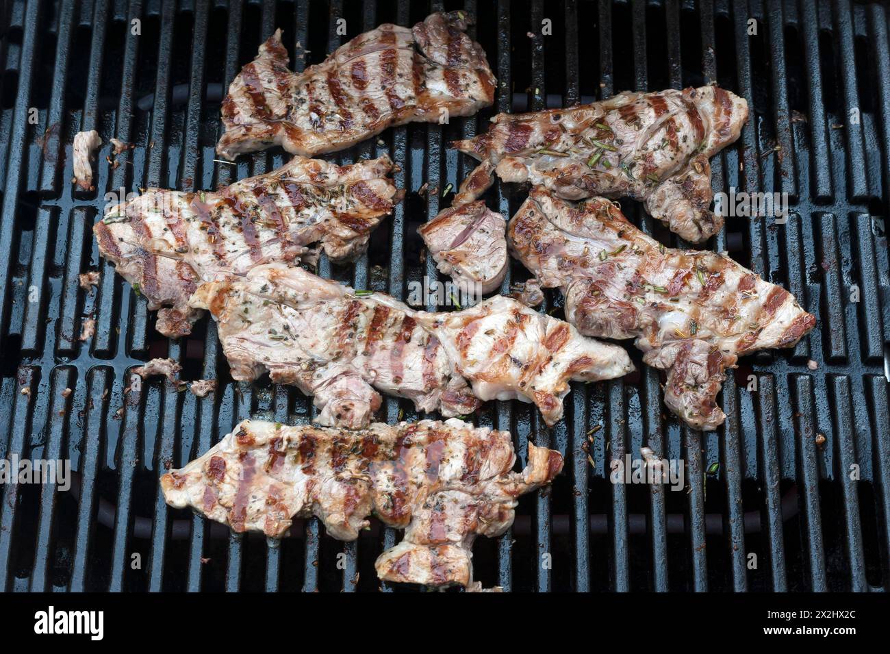 Costoletta di agnello su un grill a gas, Francia Foto Stock
