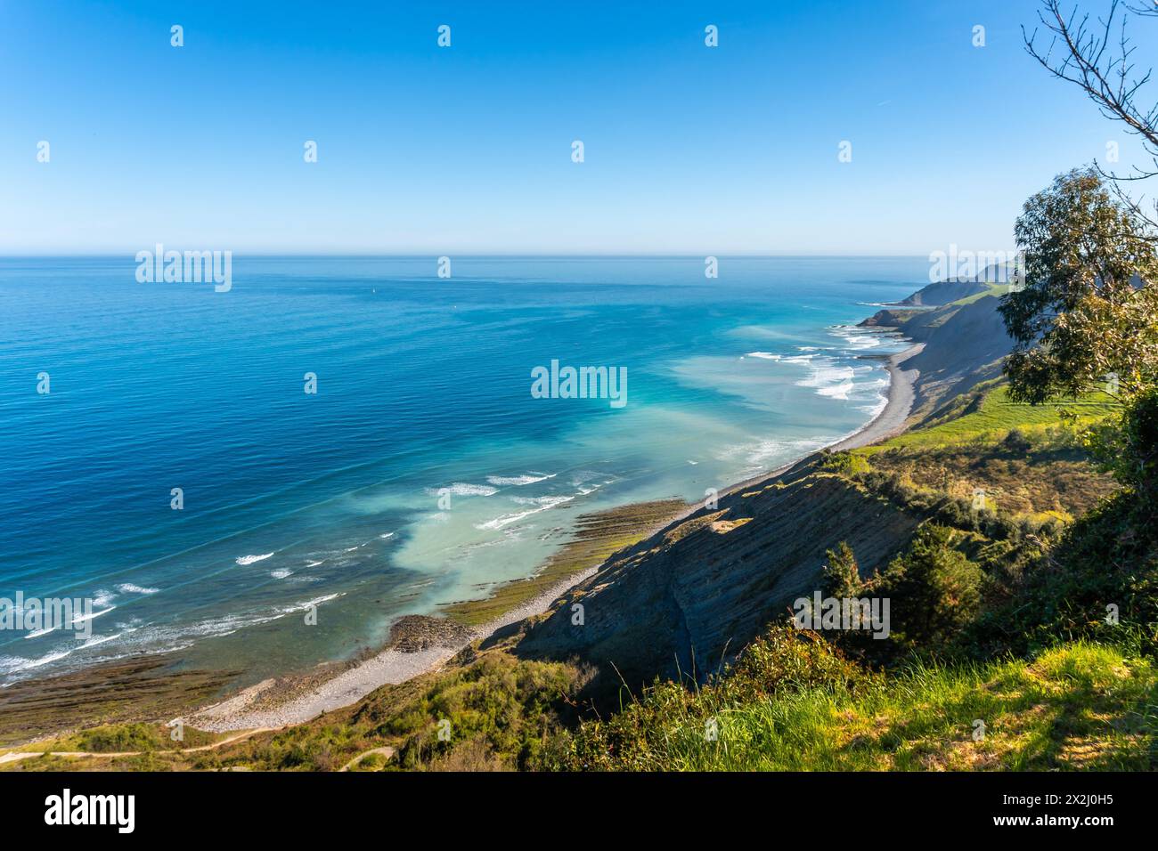 Splendido paesaggio costiero nel flysch di Zumaia, Gipuzkoa. Paesi Baschi Foto Stock