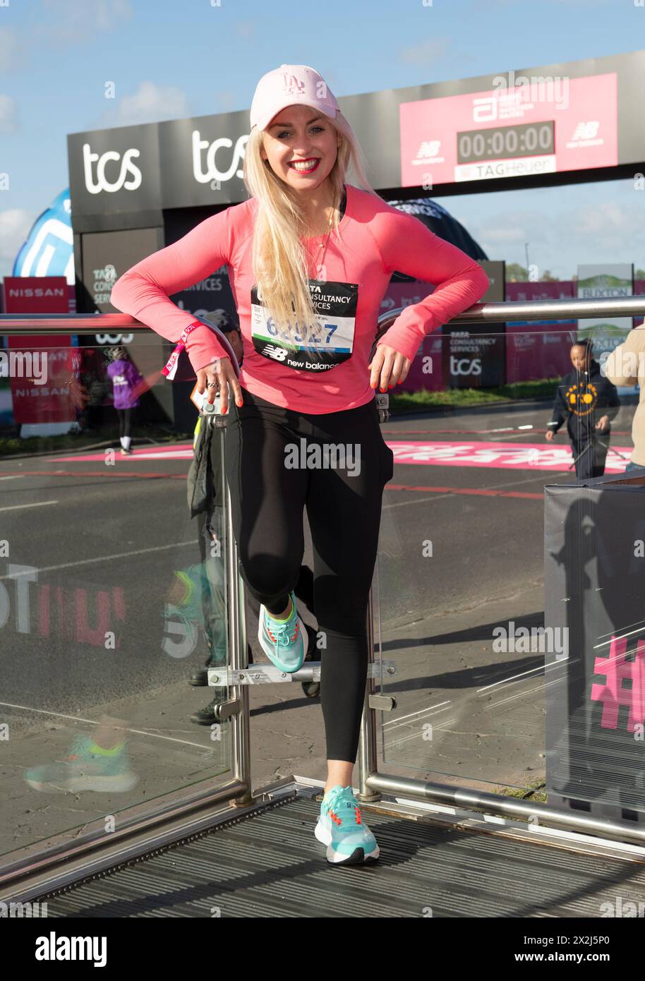 Aimee Fuller ha fotografato in vista dell'inizio della TCS London Marathon 2024 il 21 aprile 2024 a Londra, Inghilterra. Foto Gary Mitchell Foto Stock