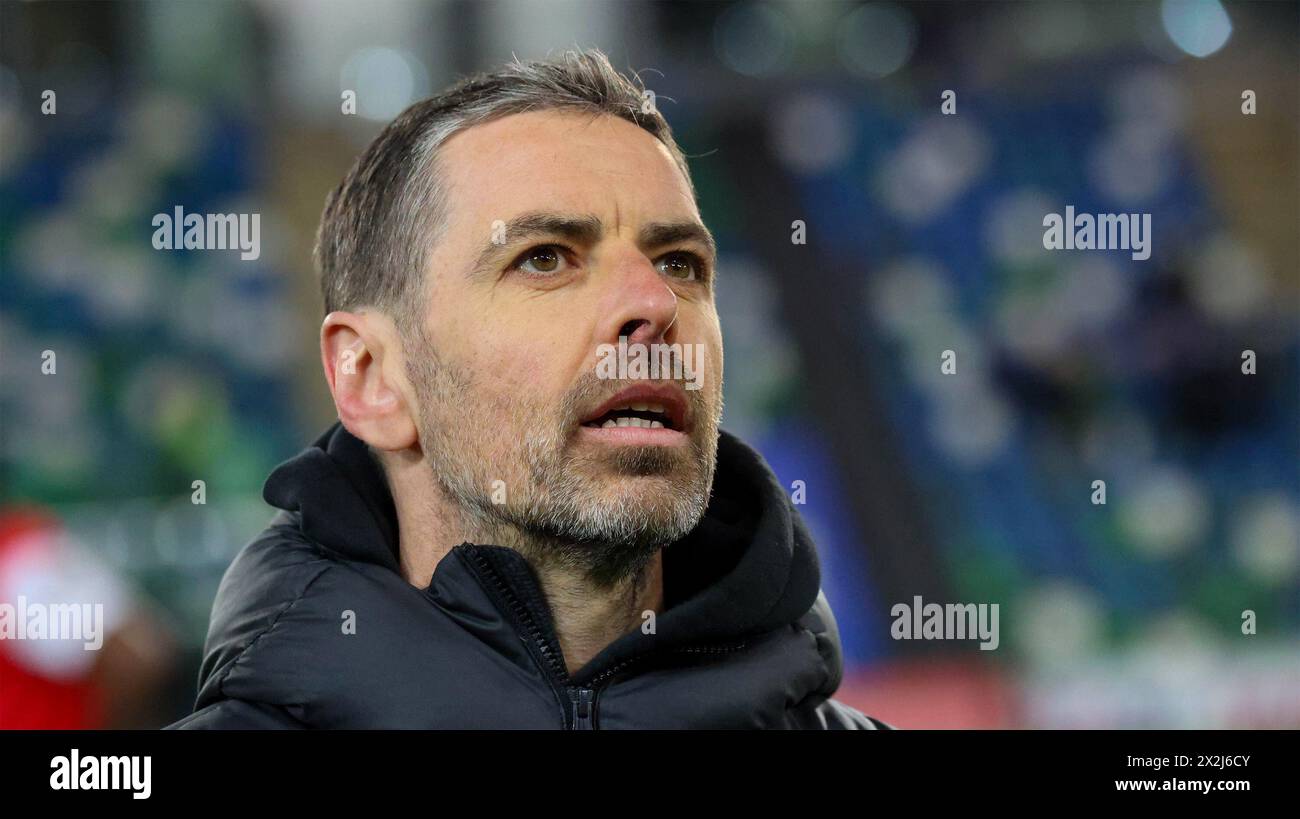 Windsor Park, Belfast, Irlanda del Nord, Regno Unito. 22 aprile 2024. Sports Direct Premiership – Linfield V Larne. Irish Premiership vinta da Larne stasera dopo il pareggio del 1-1 al Linfield. Il manager di Larne, Tiernan Lynch. Crediti: CAZIMB/Alamy Live News. Foto Stock