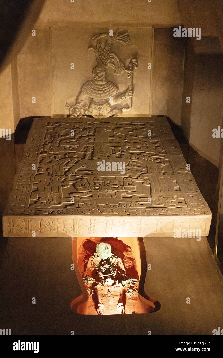 Tomba del re pakal immagini e fotografie stock ad alta risoluzione - Alamy