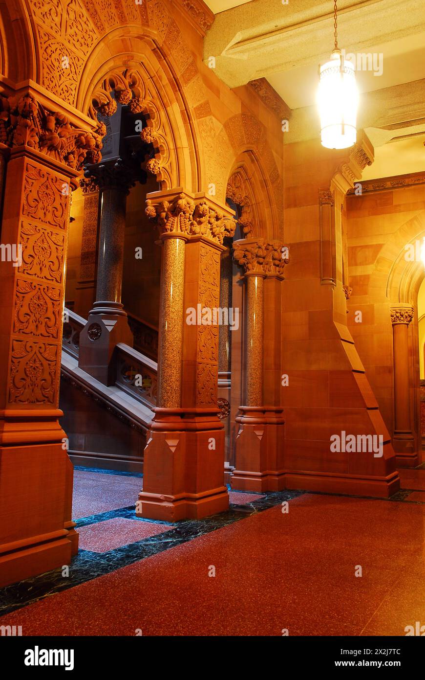 Opere ornamentali in pietra sono visibili all'interno del Campidoglio dello Stato di New York ad Albany Foto Stock