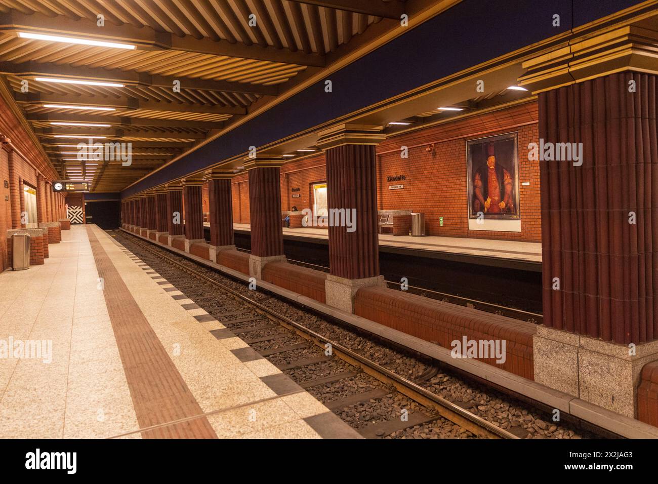 Berlino, Germania - 1 aprile 2024: Zitadelle è una stazione della linea U7 della U-Bahn di Berlino. Foto Stock