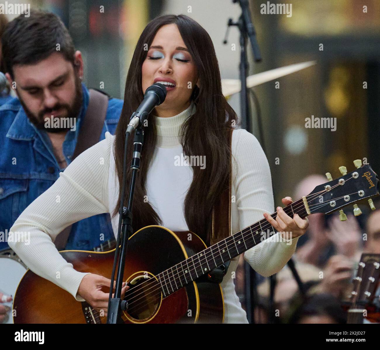 NEW YORK, NY, USA - 15 MARZO 2024: Kacey Musgraves si esibisce al "Today" Show Concert Series della NBC al Rockefeller Plaza. Foto Stock