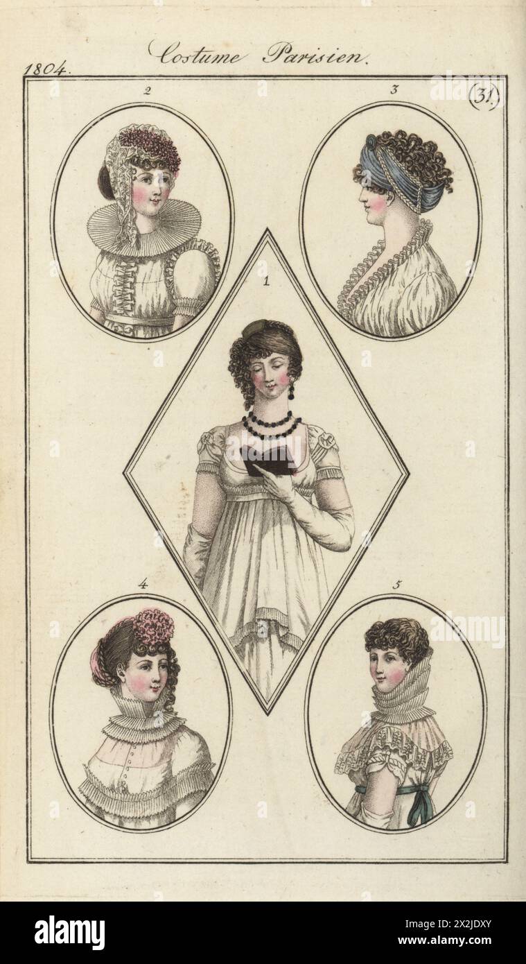 Donna in bandana e boccoli 1, capelli fantasiosi e colletto a disco 2, bandana e riccioli 3, capelli con ortensie 4 e colletto a imbuto in pizzo 5. Coiffure a bandeau Transversal 1 (PL. 565), coeffure de fantaisie 2, coeffure en cheveux 3, a l'Hortensis 4, Colerette en entonnoir 5 (PL. 563 dall'edizione di Parigi). Incisione in rame colorato a mano dal Journal des Dames et des Modes di Pierre de la Messengere, Francfort sur le Mein (Francoforte) 1804. Dopo le illustrazioni di Carle Vernet, Jean-Francois Bosio, Dominique Bosio e Philibert Louis Debucourt. Foto Stock