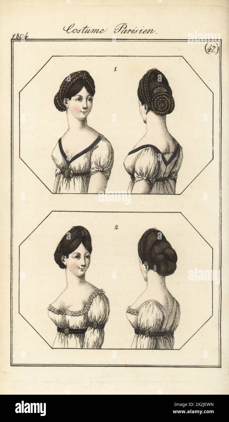 Donna francese in acconciatura con trecce, corde di perle, freccia e pettine d'oro 1 e acconciatura legata con perle e cammei 2. Incisione in rame colorato a mano dal Journal des Dames et des Modes di Pierre de la Messengere, Francfort sur le Mein (Francoforte) 1804. Dopo le illustrazioni di Carle Vernet, Jean-Francois Bosio, Dominique Bosio e Philibert Louis Debucourt. Foto Stock