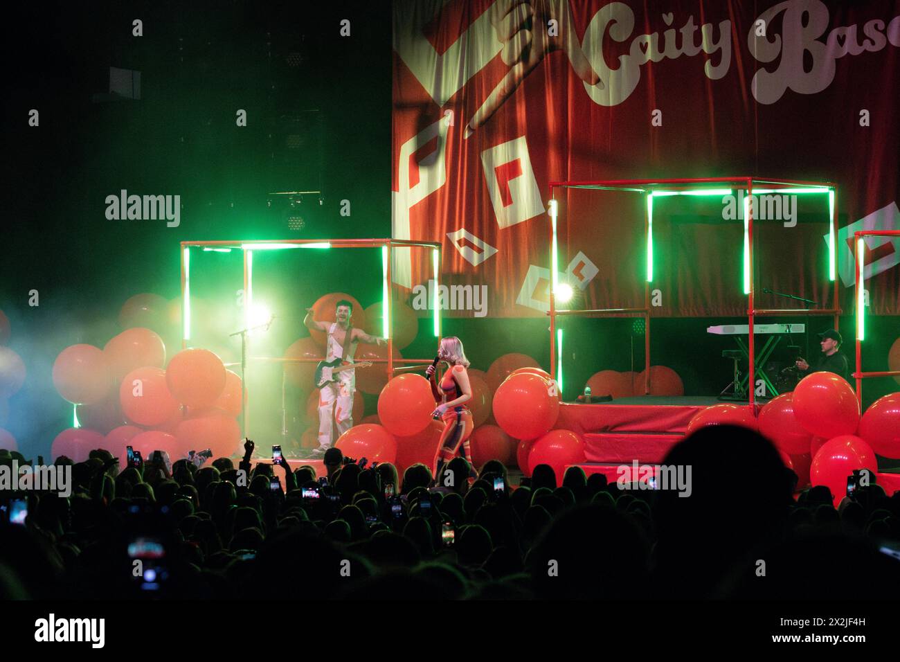 Caity Baser esegue il suo Still Learning Tour al suo show di Londra sold out all'Eventim Apollo, 19/04/24 Foto Stock