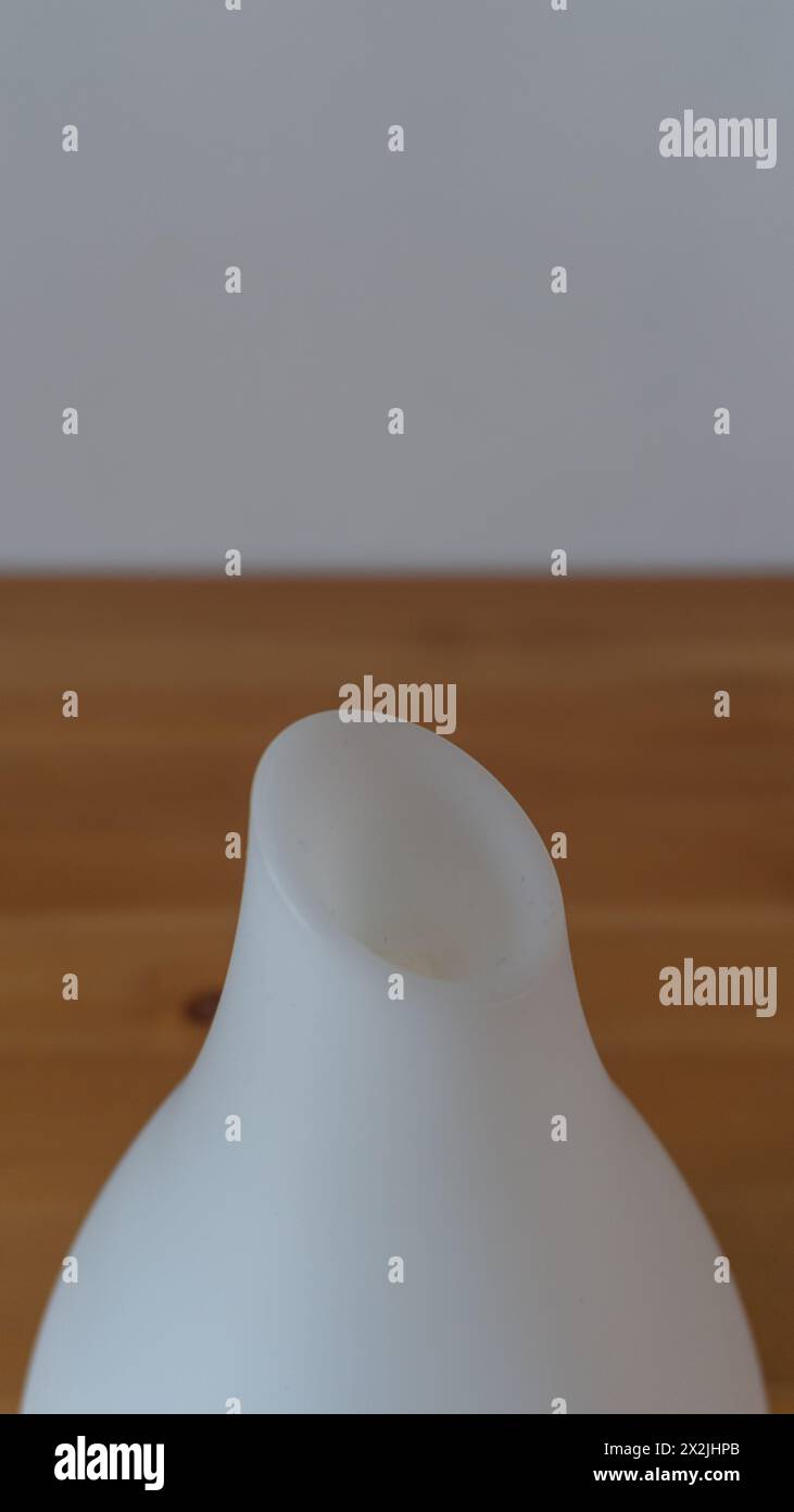 Elegante diffusore di aromi, design minimalista, atmosfera rilassante Foto Stock