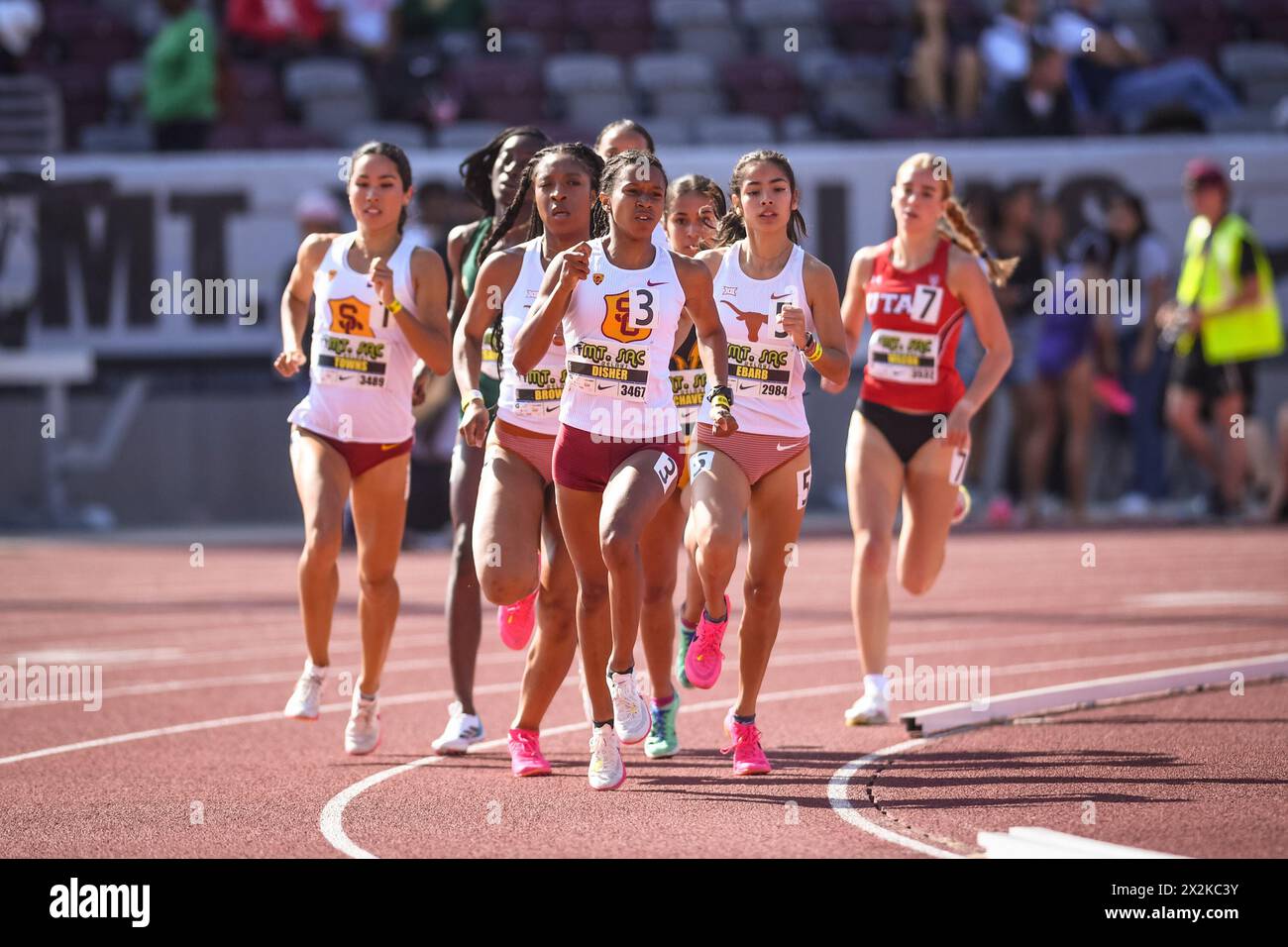 Leah Disher della California meridionale gestisce i 800 m femminili durante il 64° Mt San Antonio College Relays presso lo Hilmer Lodge Stadium venerdì 19 aprile, Foto Stock