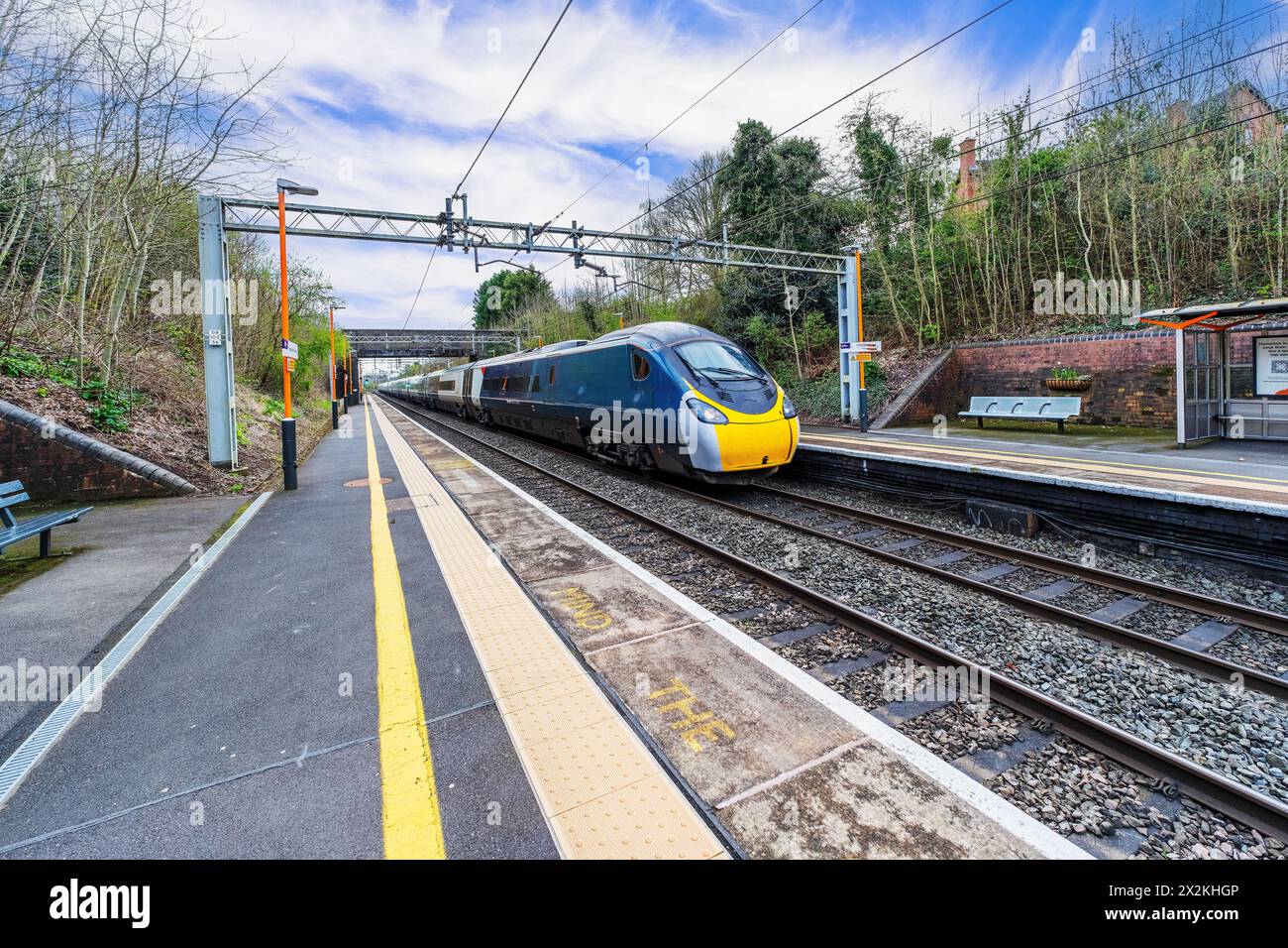 British Rail Network Rail stazione ferroviaria pendolare passeggeri piattaforma West Midlands Inghilterra Regno Unito Foto Stock