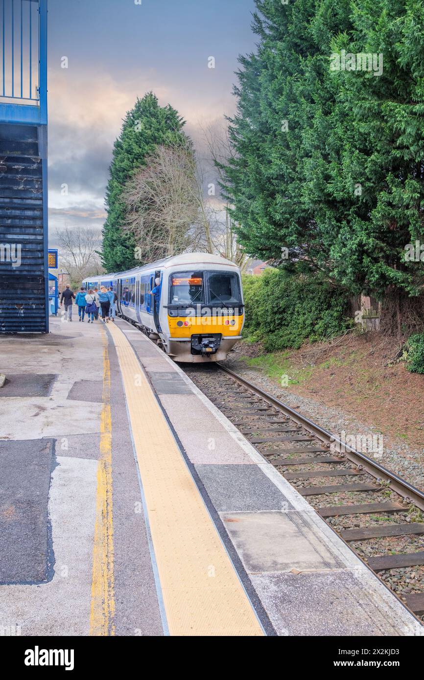 British Rail Network Rail stazione ferroviaria pendolare passeggeri piattaforma West Midlands Inghilterra Regno Unito Foto Stock