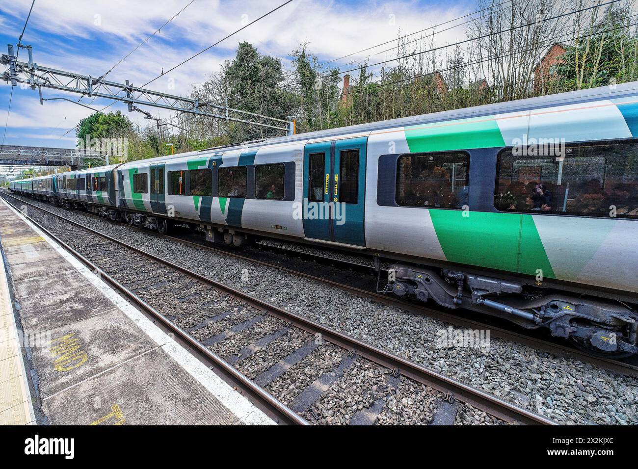 British Rail Network Rail stazione ferroviaria pendolare passeggeri piattaforma West Midlands Inghilterra Regno Unito Foto Stock