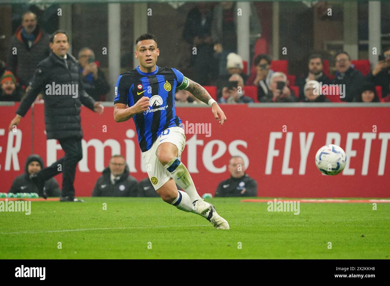 Milano, Italia. 22 aprile 2024. Lautaro Martinez (FC Inter) durante la partita di campionato italiano di serie A tra AC Milan e FC Inter il 22 aprile 2024 allo Stadio San Siro di Milano, Italia - crediti: Luca Rossini/e-Mage/Alamy Live News crediti: Luca Rossini/e-Mage/Alamy Live News Foto Stock