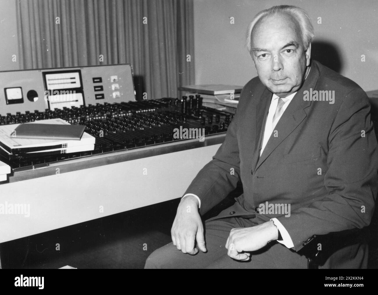 Slavik, Gerhard, presidente della German Phono Academy, presso gli studi di registrazione, Amburgo, anni '1960, ULTERIORI DIRITTI-CLEARANCE-INFO-NOT-AVAILABLE Foto Stock
