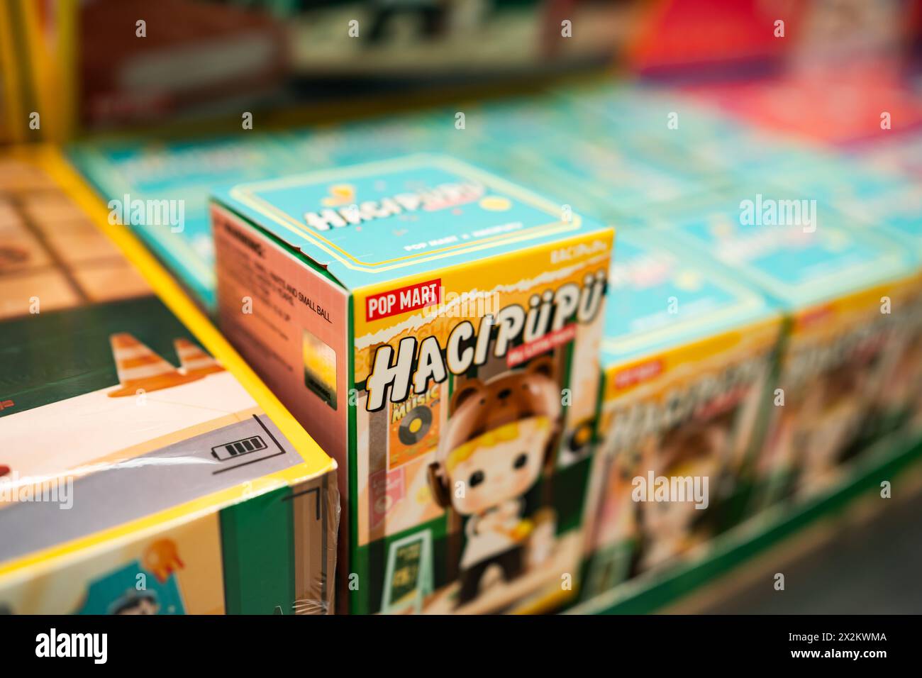 Bangkok, Thailandia - 21 aprile 2024: Blind Boxes nel negozio Pop Mart. Foto Stock