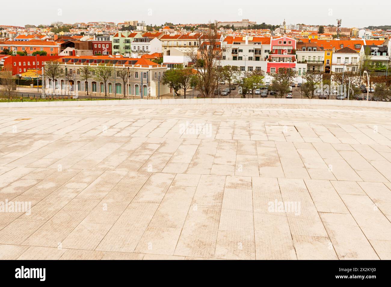 Vista di Belém dal museo Maat o dal Museo d'Arte, architettura e tecnologia di Lisbona. Il museo è stato progettato da Amanda Levete Architects Foto Stock