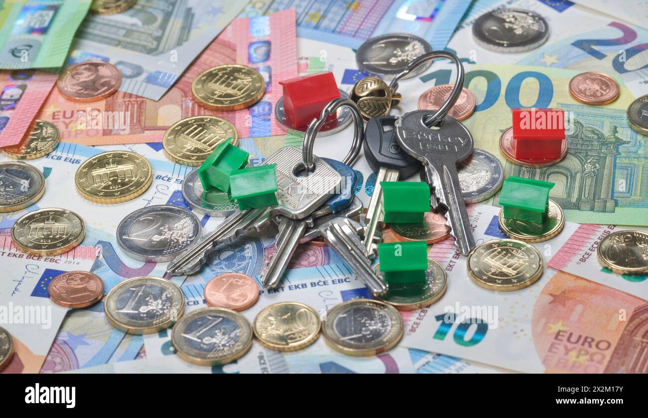 Symbolfoto Immobilienfinanzierung, Haus, Immobilie, Geld, Euro Foto Stock
