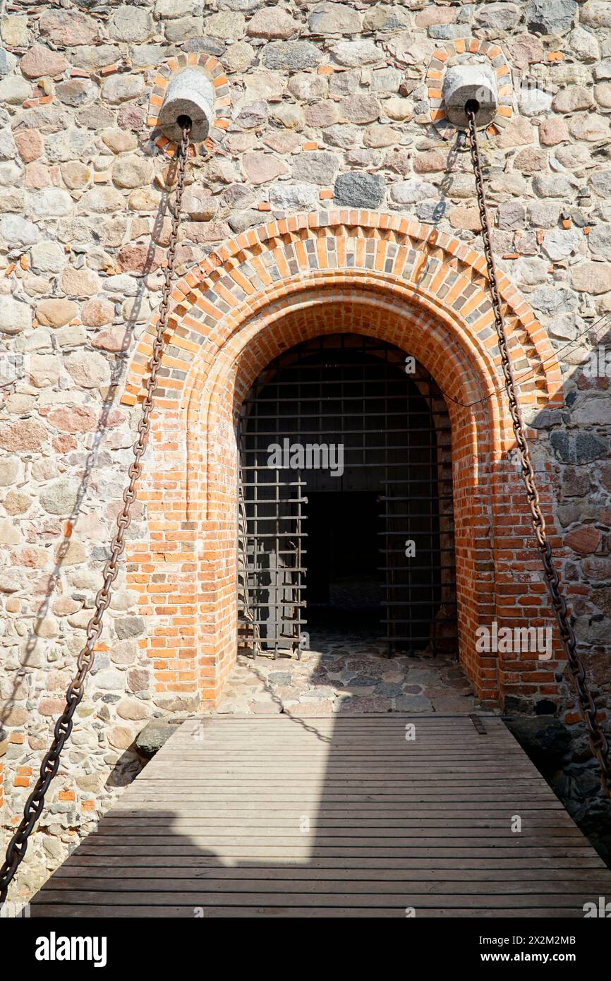 Trakai, Lituania - 11 settembre 2023 - Castello medievale - porta d'ingresso al palazzo superiore Foto Stock