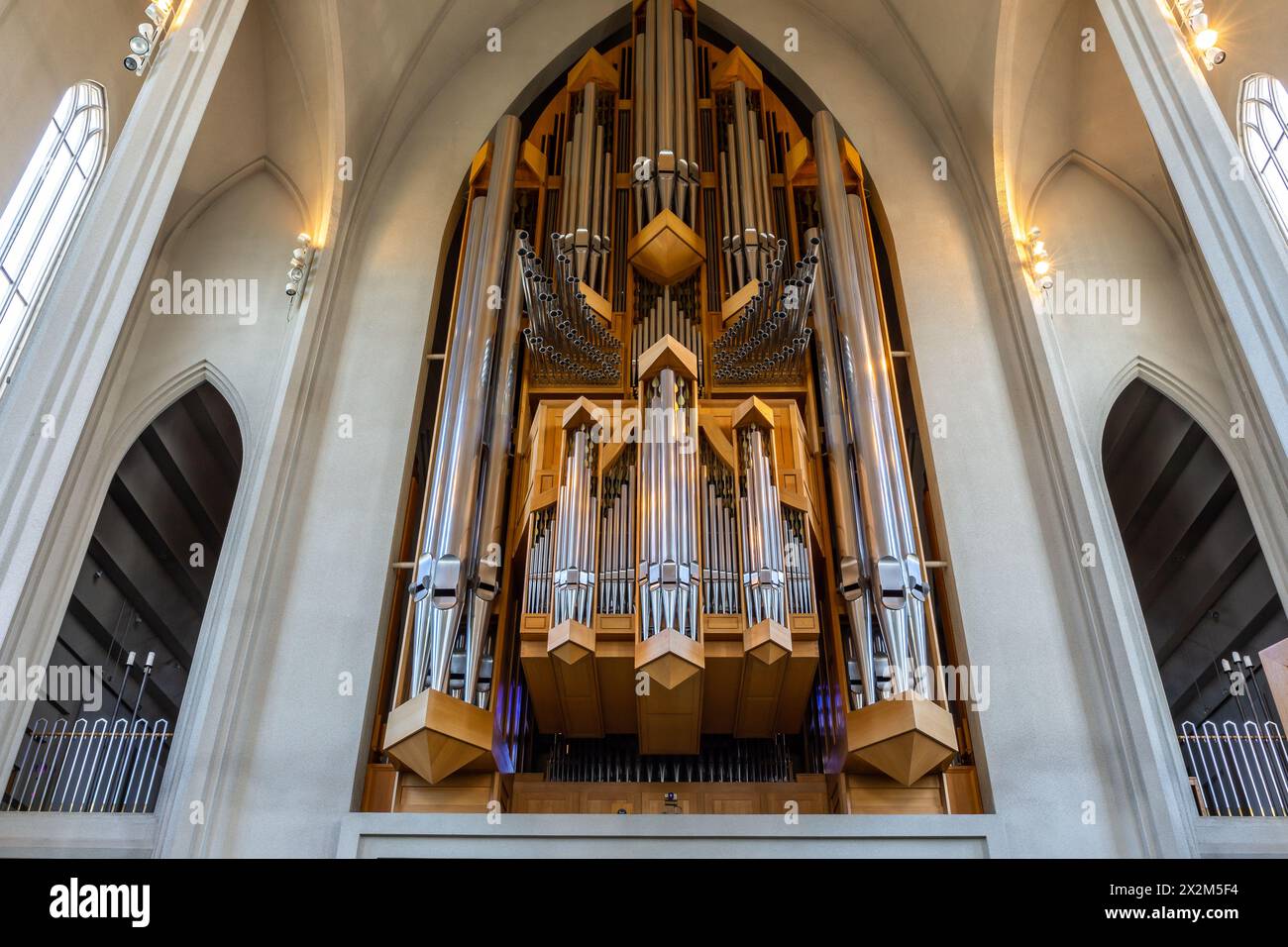 Reykjavik, Islanda, 14.05.22. Grandi organi a canne nella chiesa di Hallgrimskirkja del costruttore di organi tedesco Johannes Klais di Bonn. Foto Stock