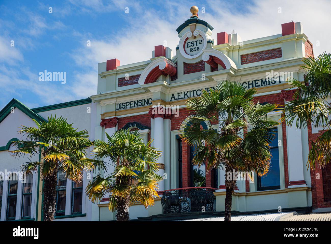 Un esempio di architettura vittoriana storica - il vecchio edificio A. E. Kitchen in Victoria Avenue, Whanganui, North Island, nuova Zelanda Foto Stock