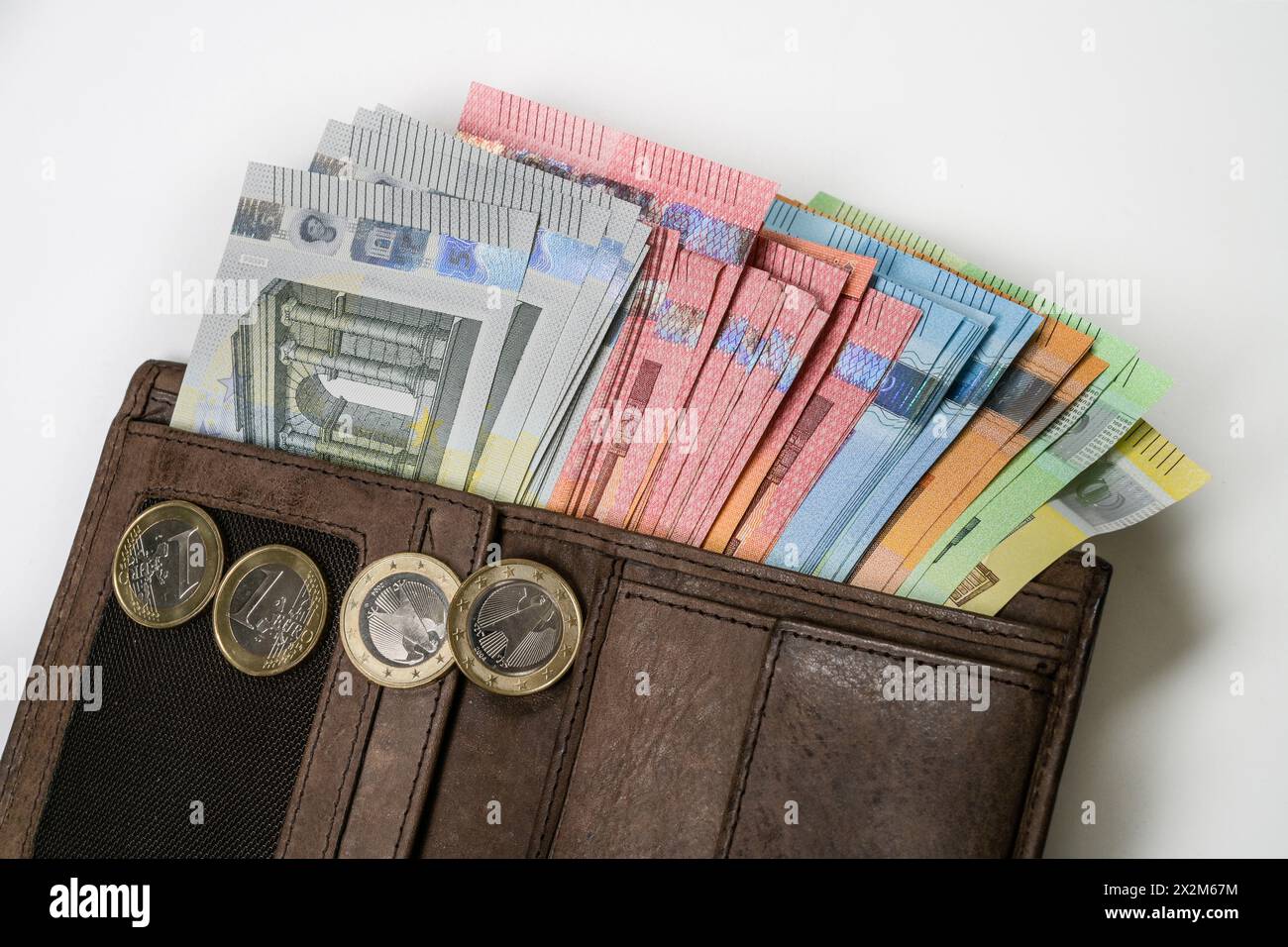 Portemonnaie voller Geld, Symbolfoto Einkommen, Preise, Konjunktur, Finanzen Foto Stock