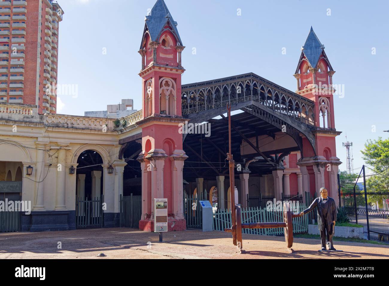 Asuncion, Paraguay. 14 gennaio 2024. La stazione centrale della linea ferroviaria Asunción-Encarnacion fu la prima in Sud America ad Asuncion, in Paraguay. Foto Stock