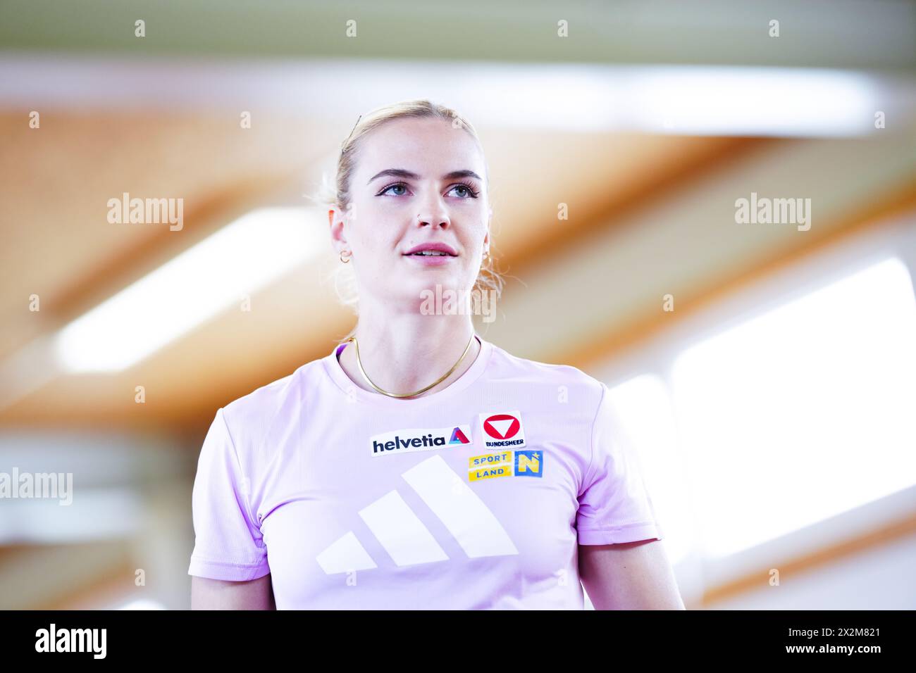 Victoria Hudson, atleta austriaca specializzata nel lancio del giavellotto, ad allenarsi durante un evento mediatico lunedì 22 aprile 2024, a Südstadt, Austria. - 20240422 PD1490 credito: APA-PictureDesk/Alamy Live News Foto Stock