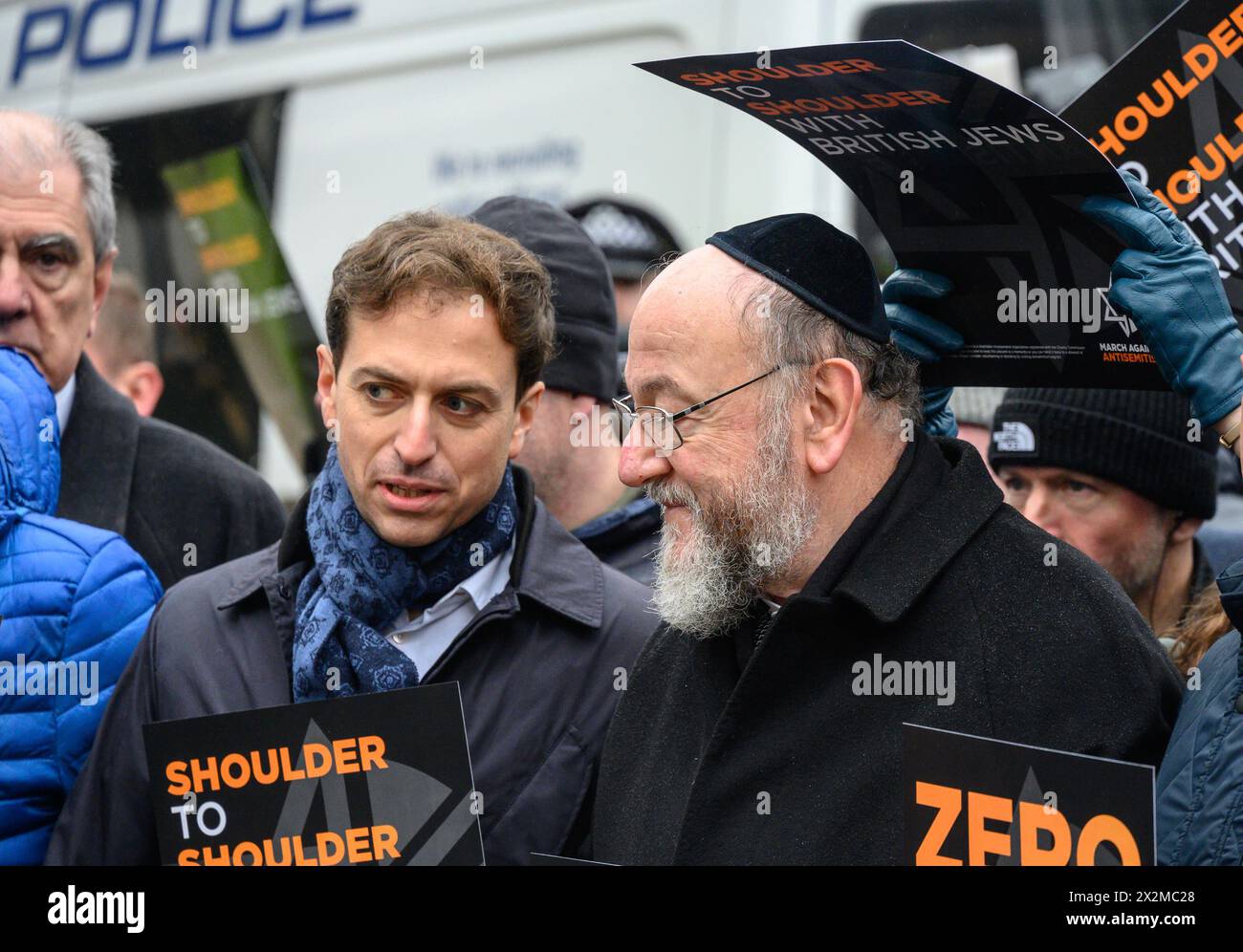 Gideon Falter - Direttore generale della campagna contro l'antisemitismo. Vicepresidente di JNF UK. Con il rabbino capo, Sir Ephraim Yitzchak Mirvis, che partecipa Foto Stock