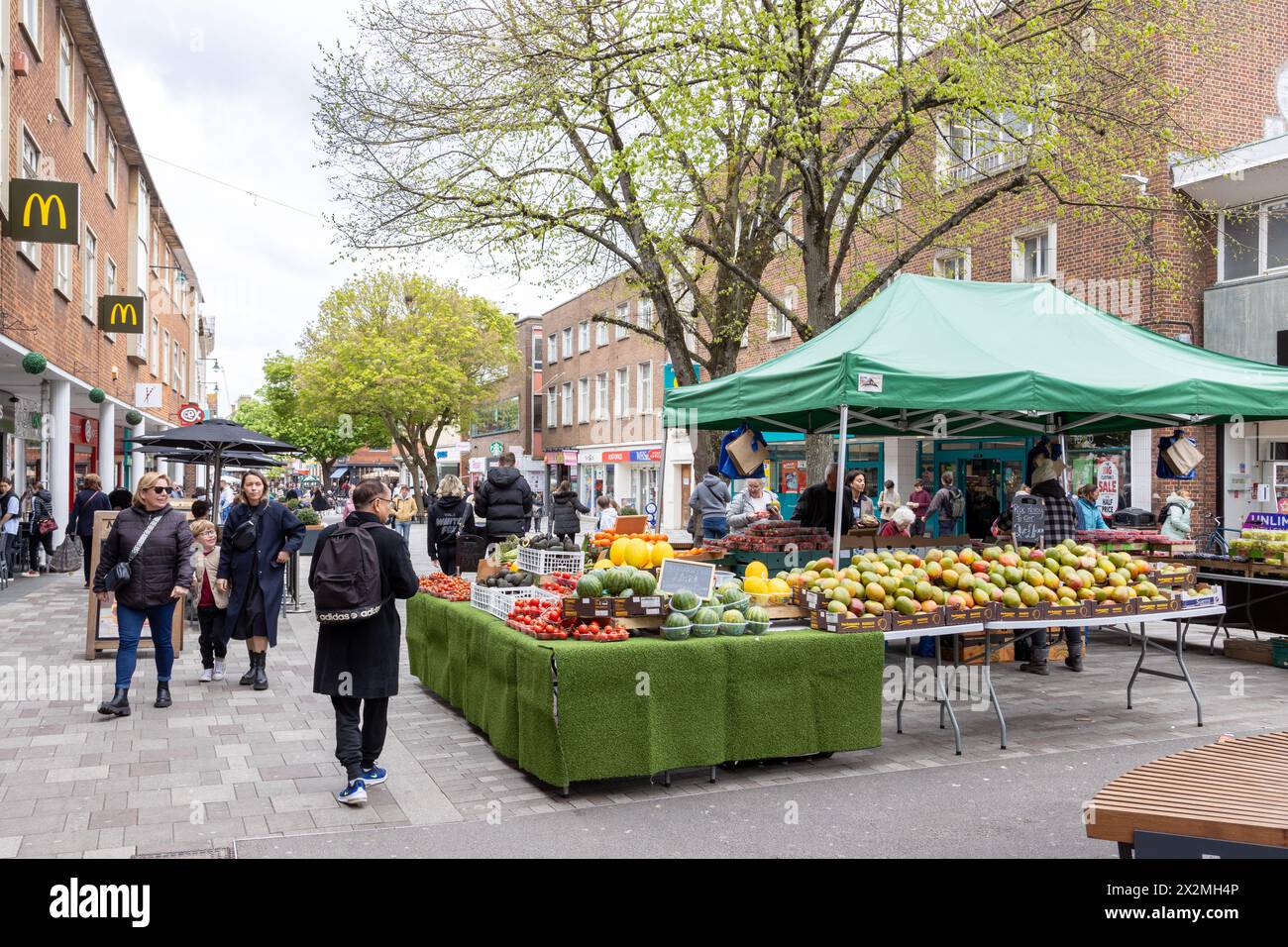 St Georges Street, centro città, Canterbury, Kent Foto Stock