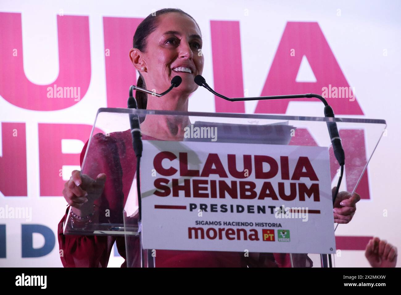 Messico, Messico. 22 aprile 2024. Claudia Sheinbaum, candidata alla presidenza del Messico per la coalizione "continuiamo a fare la storia", parla durante una manifestazione politica sulla spianata dell'Ufficio del Sindaco di Tlalpan. (Foto di José Luis Torales/SOPA Images/Sipa USA) credito: SIPA USA/Alamy Live News Foto Stock