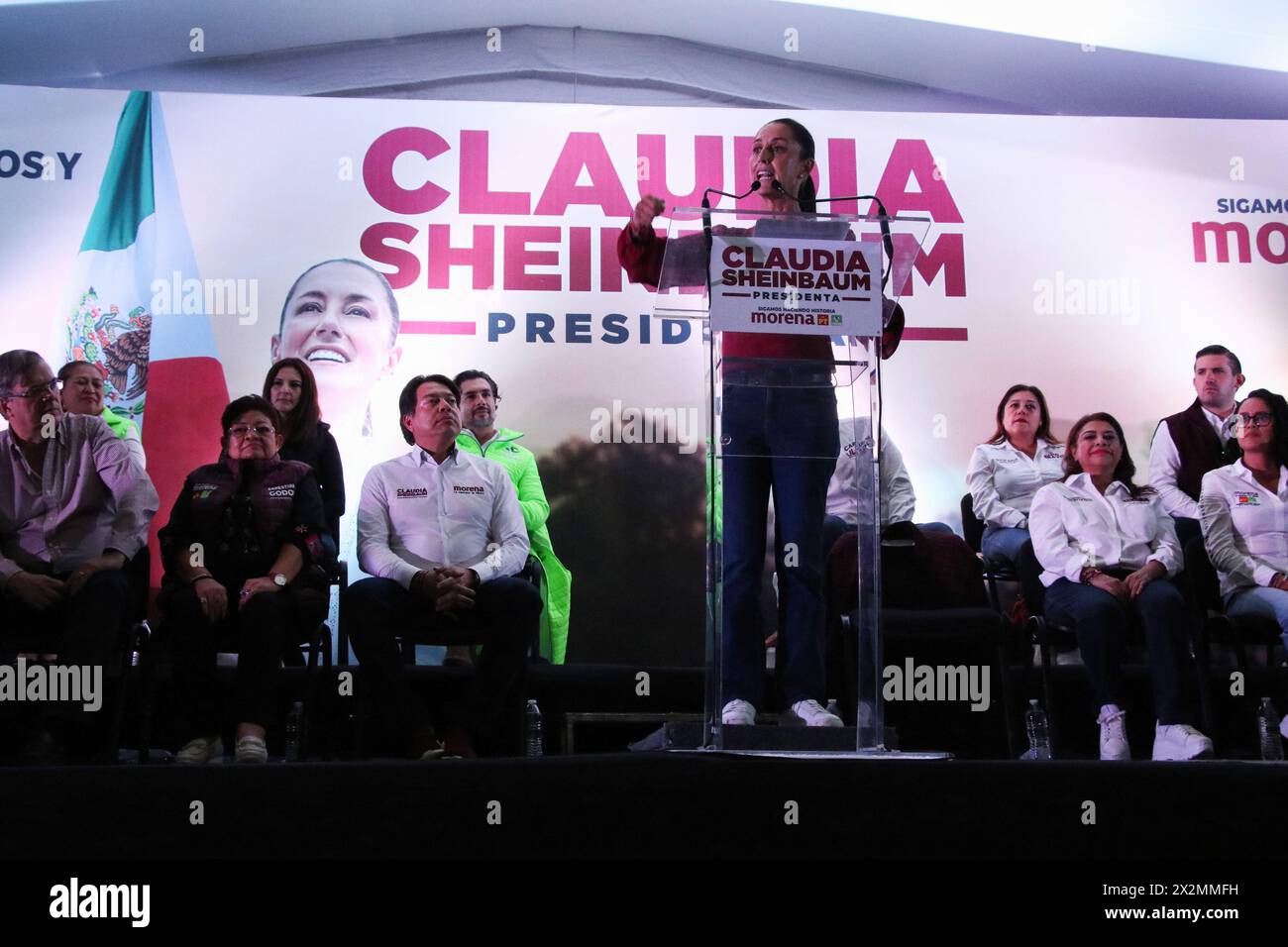 Messico, Messico. 22 aprile 2024. Claudia Sheinbaum, candidata alla presidenza del Messico per la coalizione "continuiamo a fare la storia", parla durante una manifestazione politica sulla spianata dell'Ufficio del Sindaco di Tlalpan. Credito: SOPA Images Limited/Alamy Live News Foto Stock