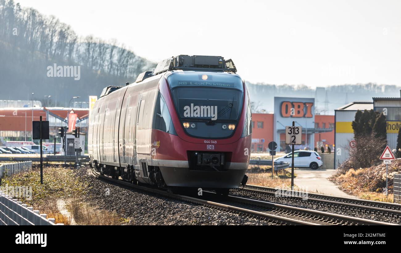 Laufenburg, Germania - 13. Febbraio 2022: Ein Bombardier Talent der deutschen Bahn unterwegs von Laufenburg zum Bahnhof Lauchringen a Süddeutschlan Foto Stock