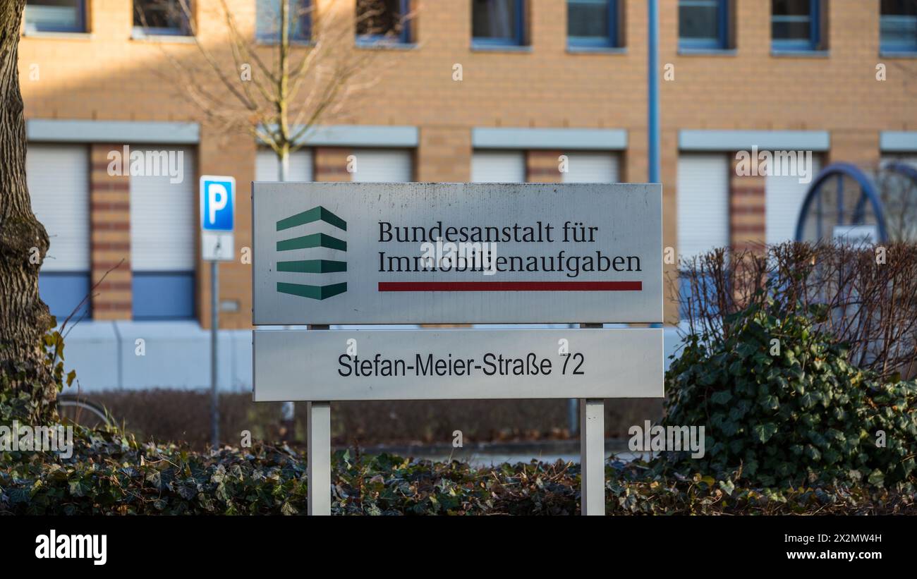 Freiburg im Breisgau, Deutschland - 5. Febbraio 2022: An der Stefan-Meier-Strasse in Friburgo ist die Bundesanstaltung für Immobilienaufgaben. Foto Stock