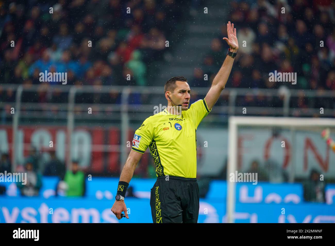 Milano, Italie. 22 aprile 2024. Andrea Colombo, arbitro durante il campionato italiano di serie A tra AC Milan e FC Internazionale il 22 aprile 2024 allo stadio San Siro di Milano - Photo Morgese-Rossini/DPPI Credit: DPPI Media/Alamy Live News Foto Stock