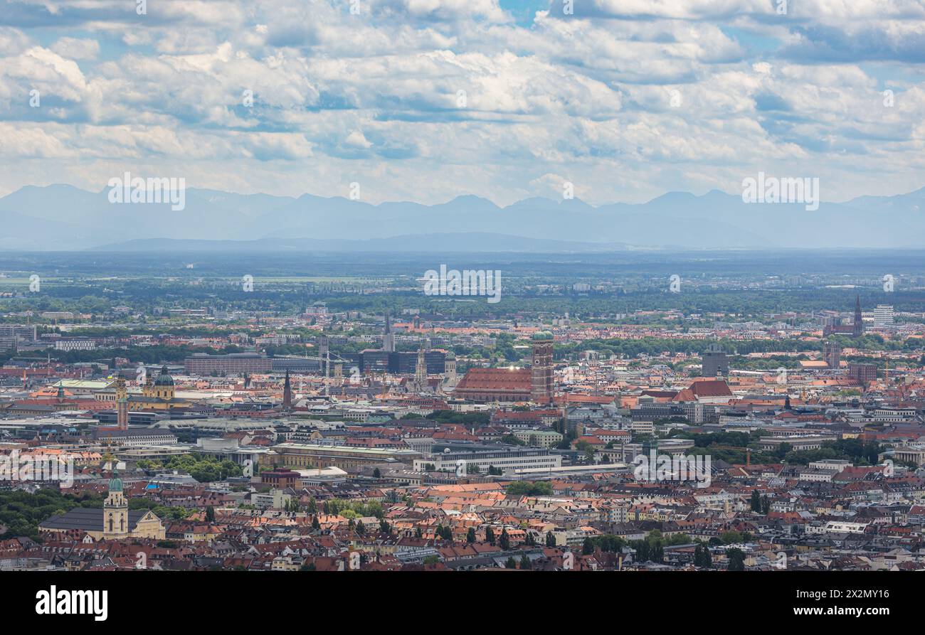 Die Süddeutsche Stadt München ist die drittgrösste Stadt in der Bundesrepublik Deutschland. Die Landeshauptstadt Bayers zieht jährlich tausende Touris Foto Stock