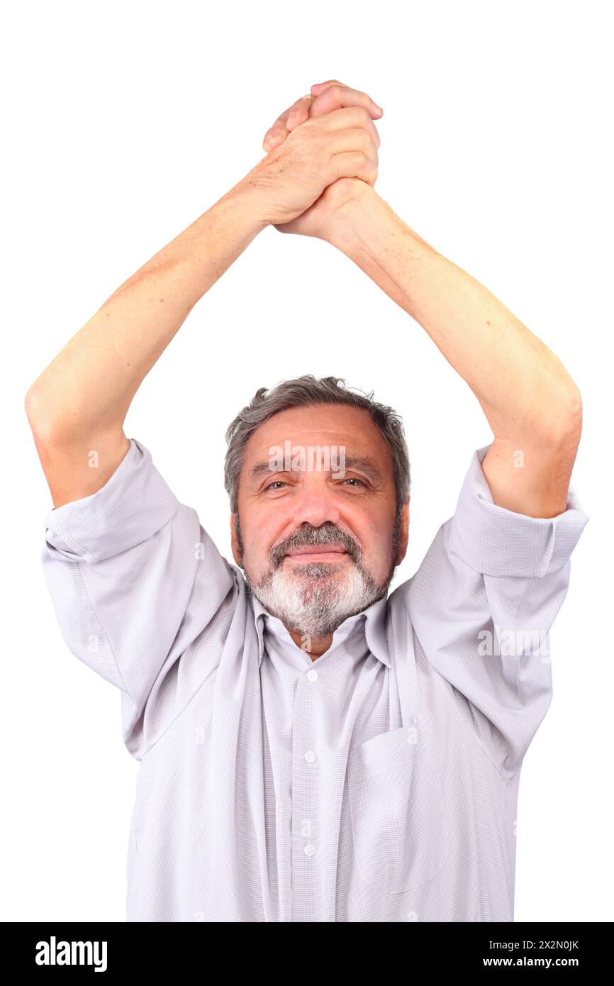 Un uomo anziano tiene le mani sopra la testa, isolato Foto Stock