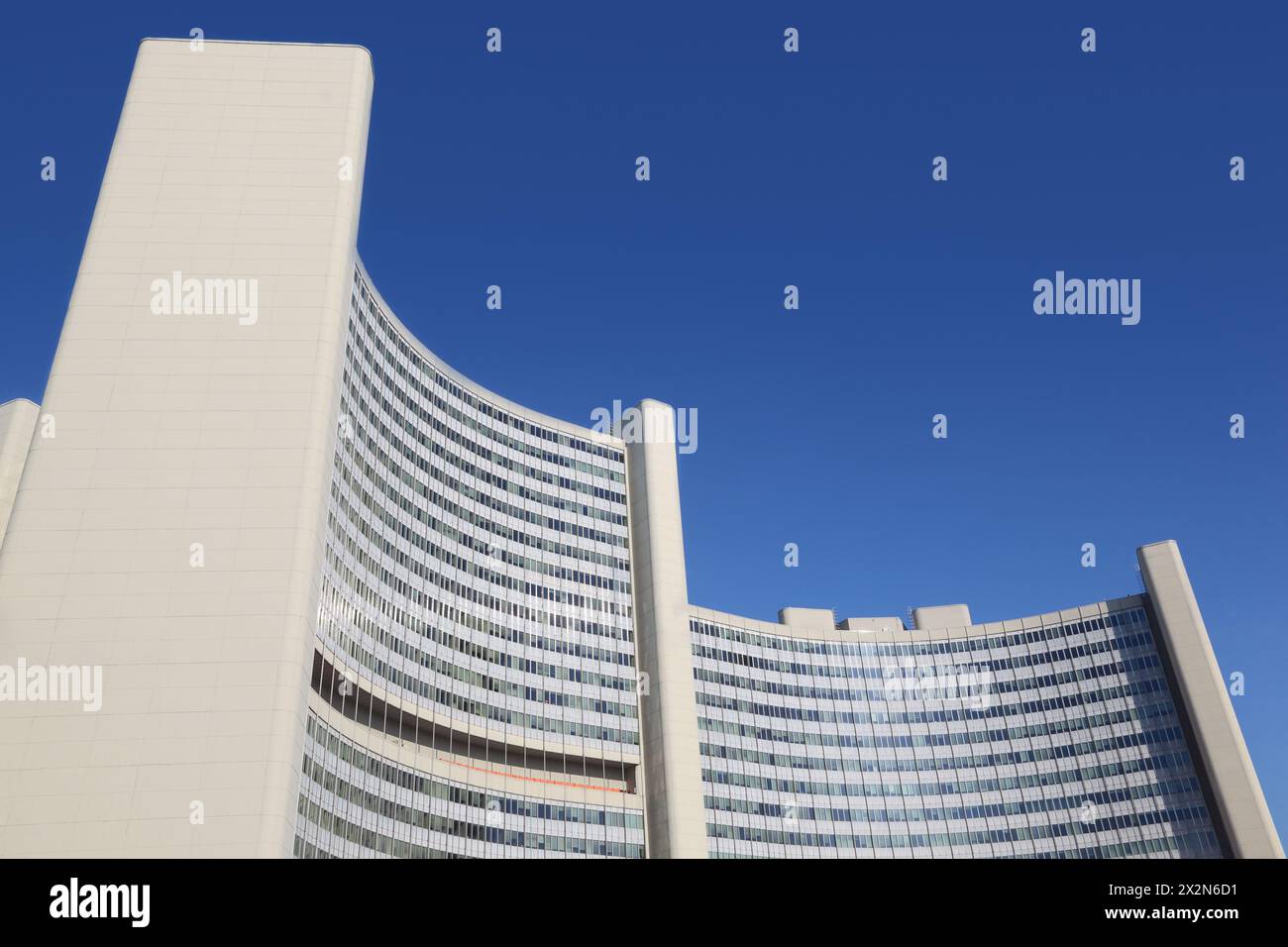 VIENNA - FEB 21: Edificio delle Nazioni Unite il 21 febbraio 2012 a Vienna, Austria. L'Ufficio delle Nazioni Unite a Vienna (UNOV) è stato istituito a gennaio Foto Stock