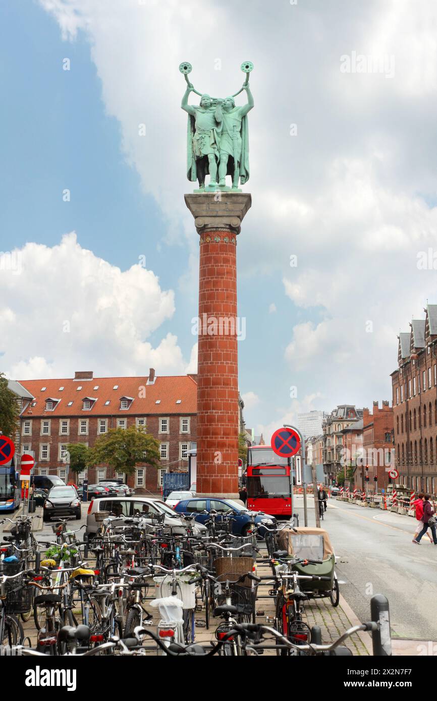 I vichinghi dei monumenti soffiano a Lurs in Street a Copenhagen, Danimarca. Foto Stock